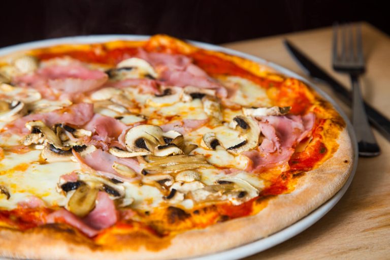 Pizza Prosciutto e Funghi