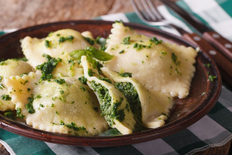 Ricotta and Spinach Ravioli (Ravioli di Ricotta e Spinaci)
