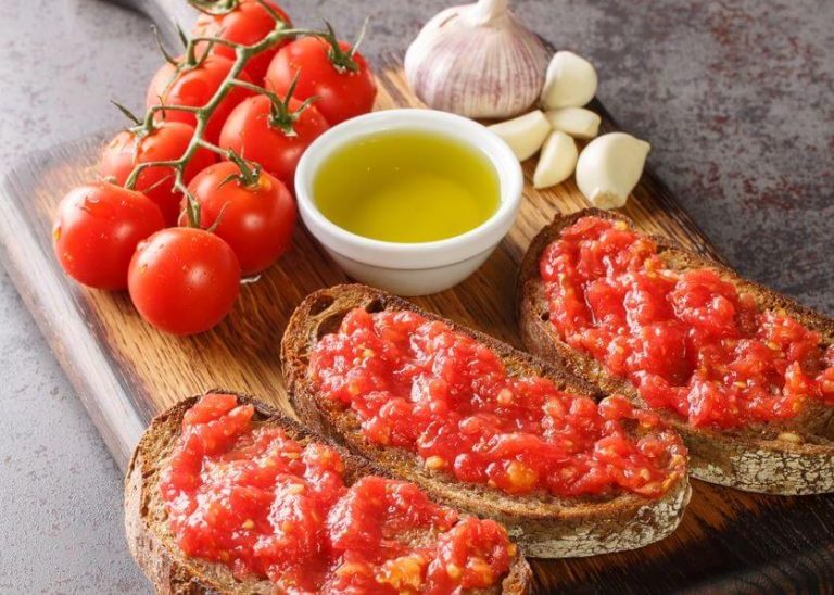 Pan con Tomate