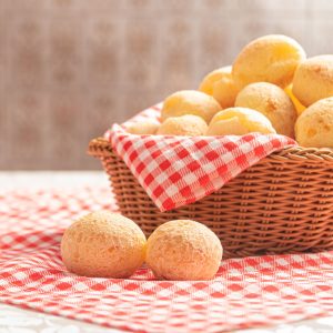 Pão de queijo is a versatile snack that can be eaten throughout the day. Whether served alongside a morning coffee or as an afternoon snack, these cheesy breads are sure to delight.